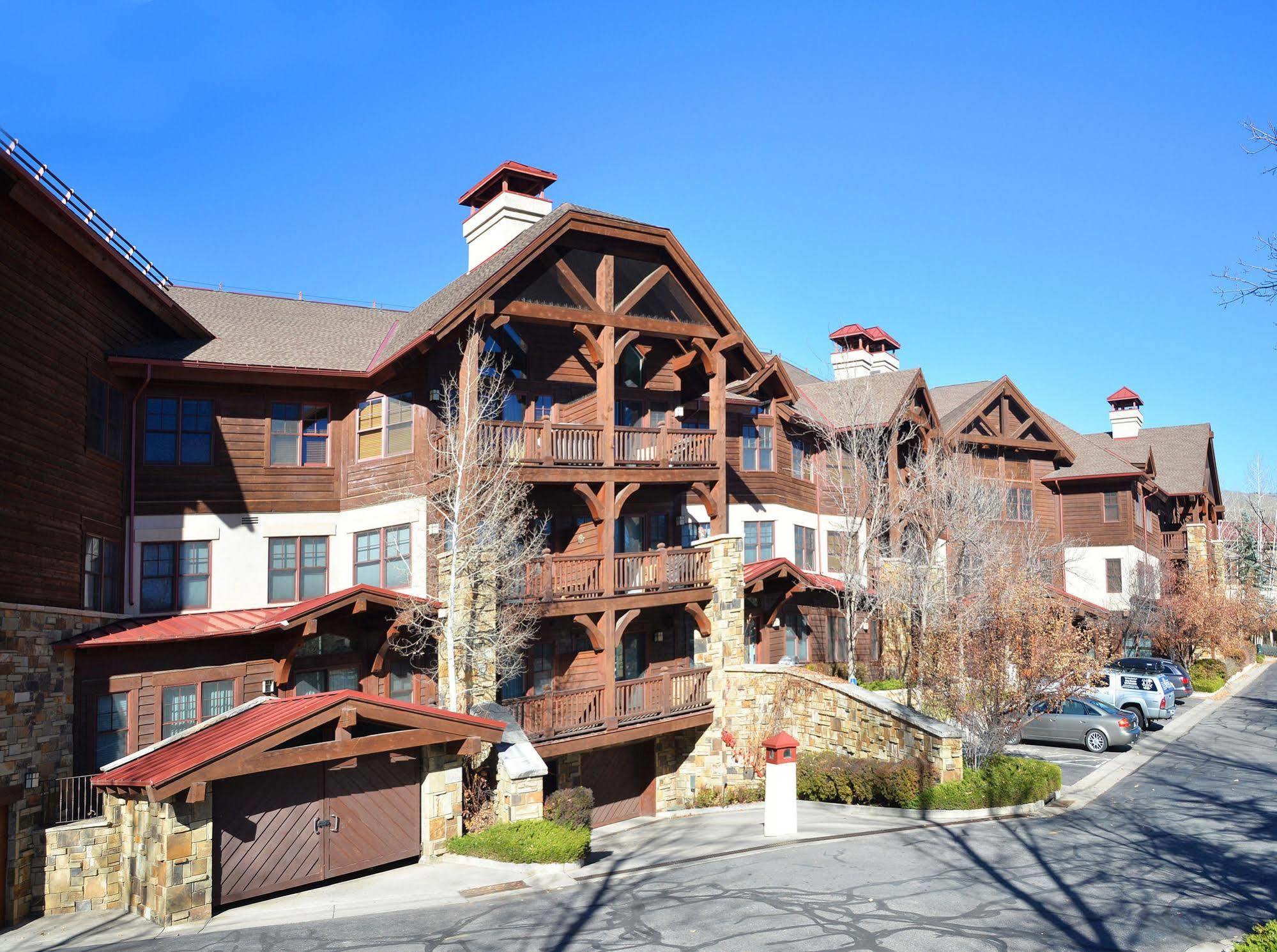 Lodge At Brookside Avon Village Exterior foto