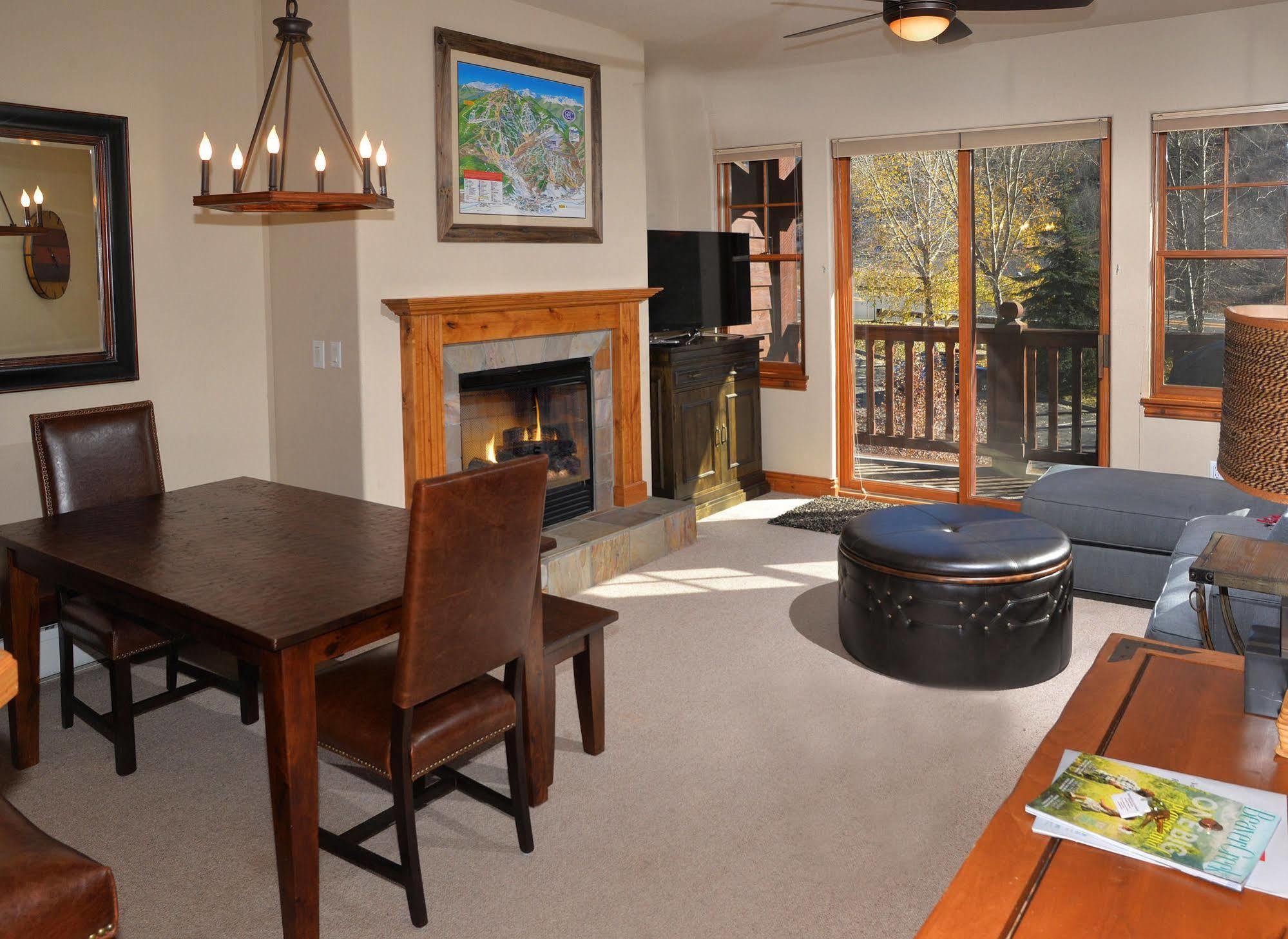 Lodge At Brookside Avon Village Exterior foto