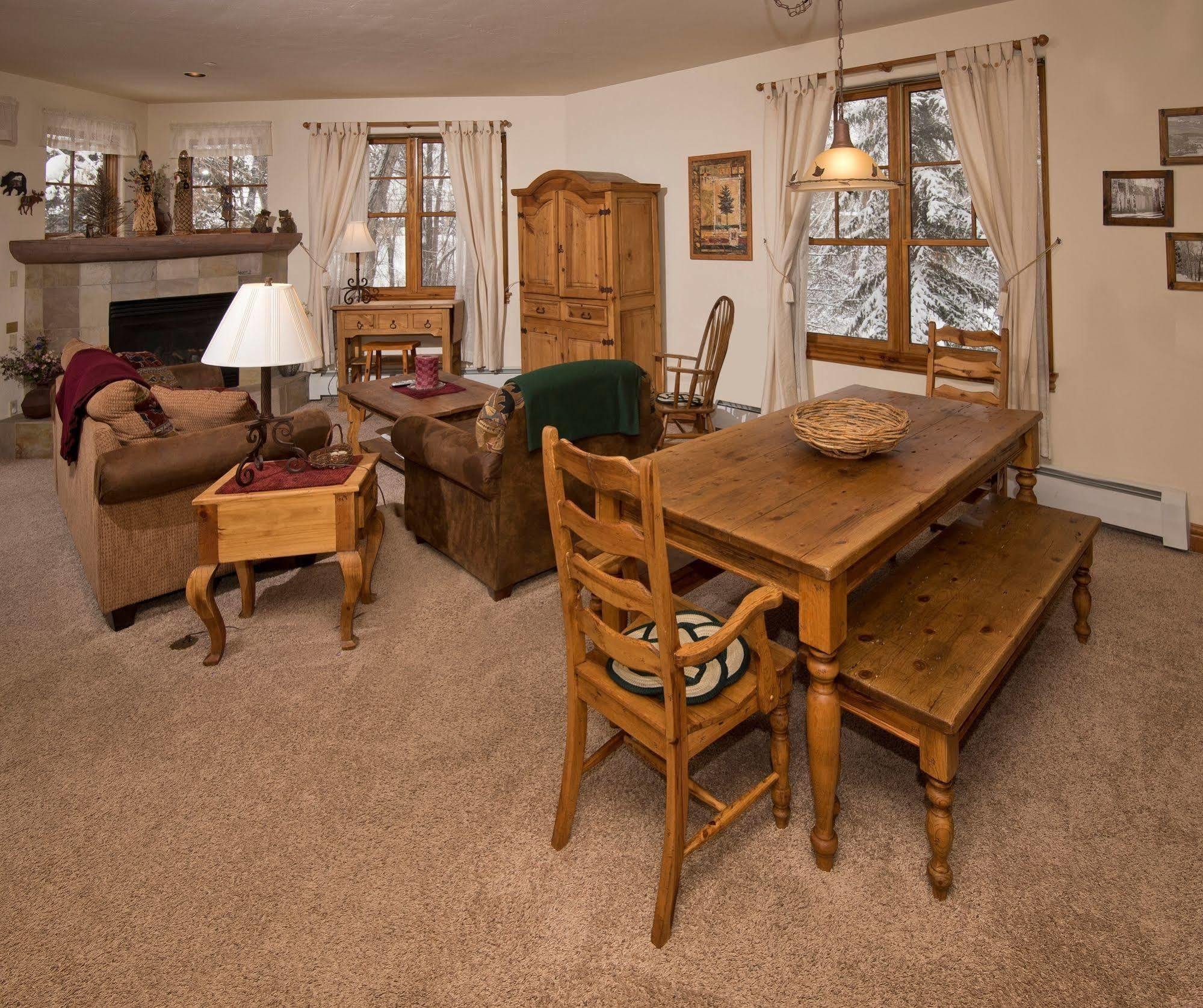 Lodge At Brookside Avon Village Exterior foto