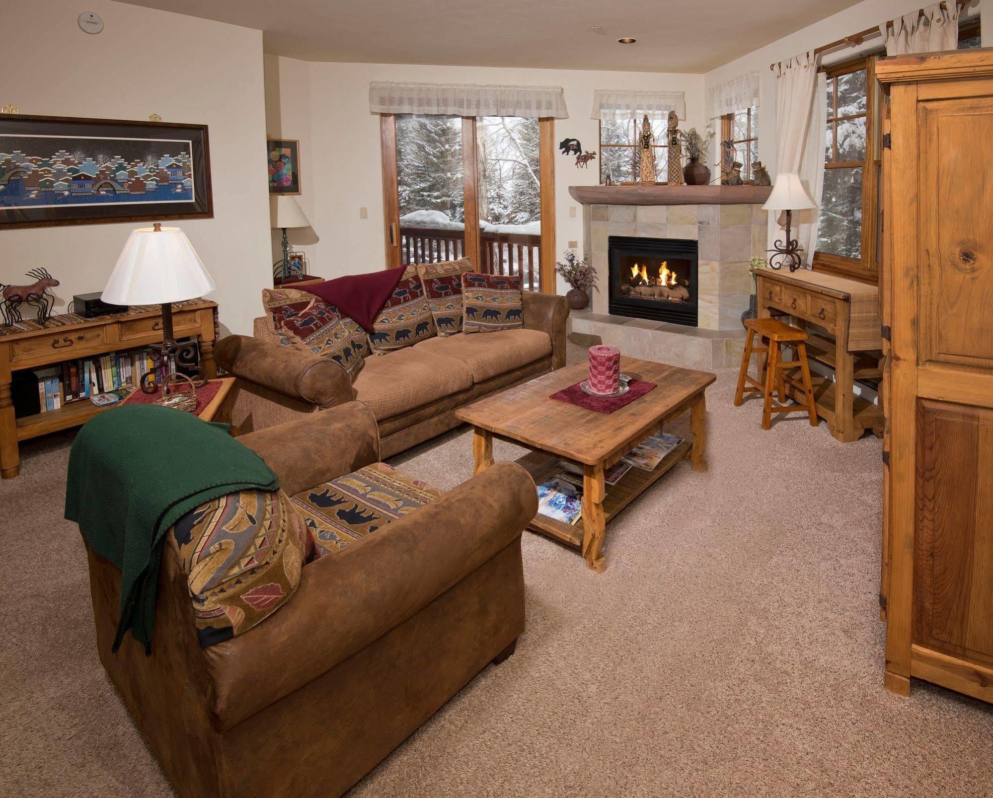 Lodge At Brookside Avon Village Exterior foto